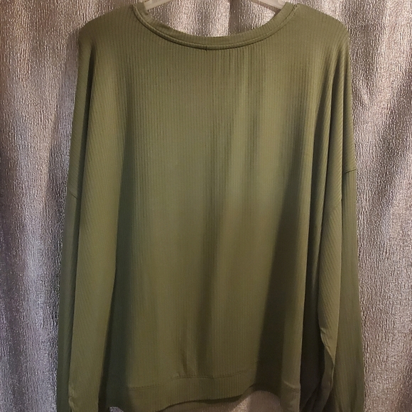 Shirt - Picture 2 of 5